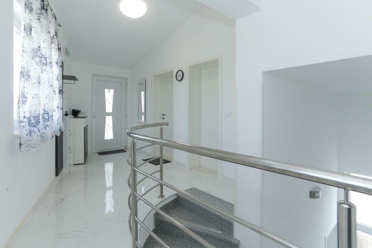 Villa Supuk Vinisce Exterior photo